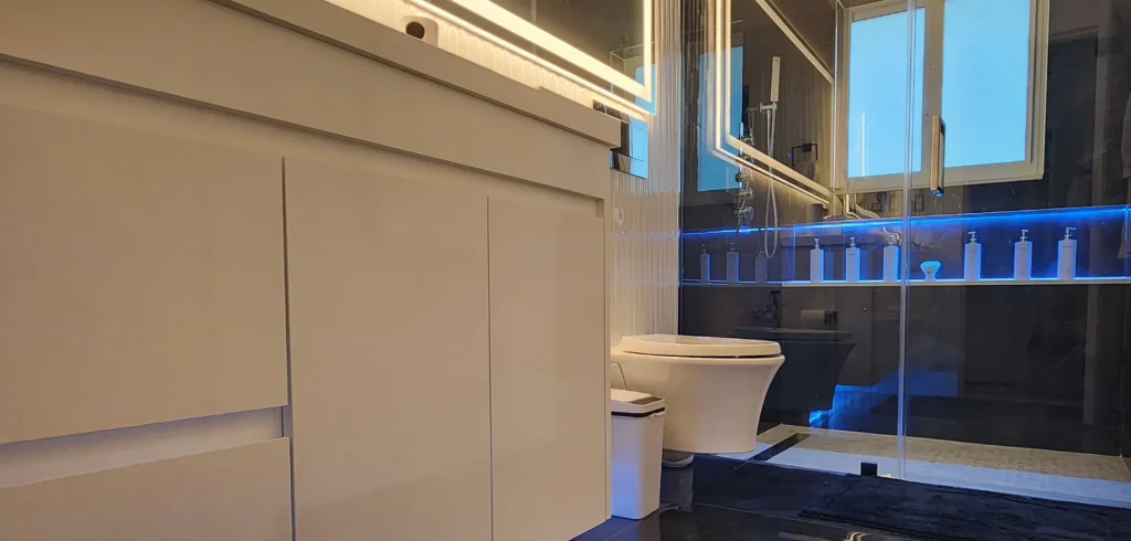 Modern bathroom remodeling in Miami by Add Building Contractor